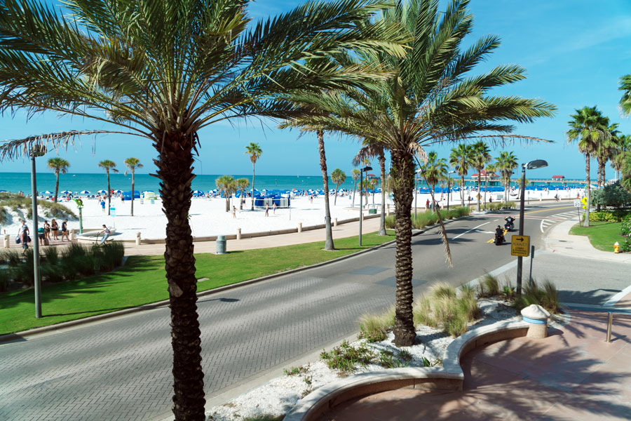 View of Clearwater Beach along Gulfview Boulevard in Clearwater, Florida, where palm-lined streets meet white-sand shoreline and year-round beach activity along the Gulf Coast. Photo taken January 2020, Konstantin, licensed.