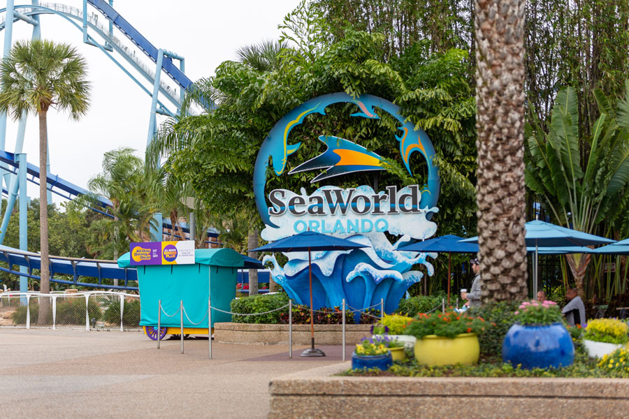 Entrance signage at SeaWorld Orlando, a marine life park combining animal exhibits, shows, and major roller coasters in Central Florida. File photo: licensed.