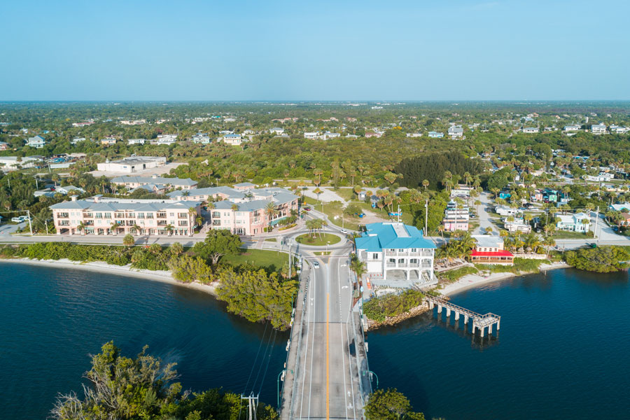 The Jensen Beach Causeway offers panoramic views of the Indian River Lagoon and is a popular spot for fishing, boating, kayaking, and watching spectacular Treasure Coast sunrises. The bridge connects the mainland with Hutchinson Island, providing convenient access to nearby beaches, parks, and waterfront recreation.