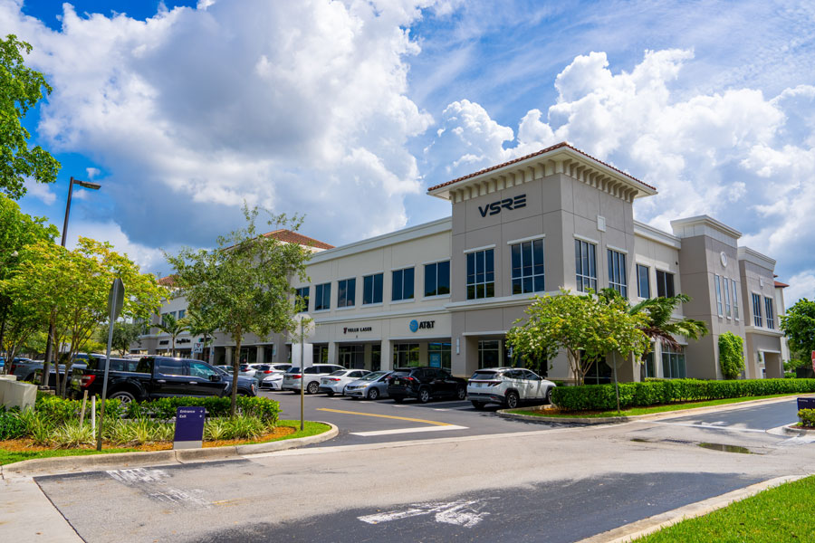 A neighborhood shopping center in Miami Lakes provides a mix of retail shops, restaurants and everyday services within the town’s planned commercial areas. Landscaped streets and pedestrian-friendly shopping districts complement the surrounding residential neighborhoods. Photo credit: Felix Mizioznikov; licensed.